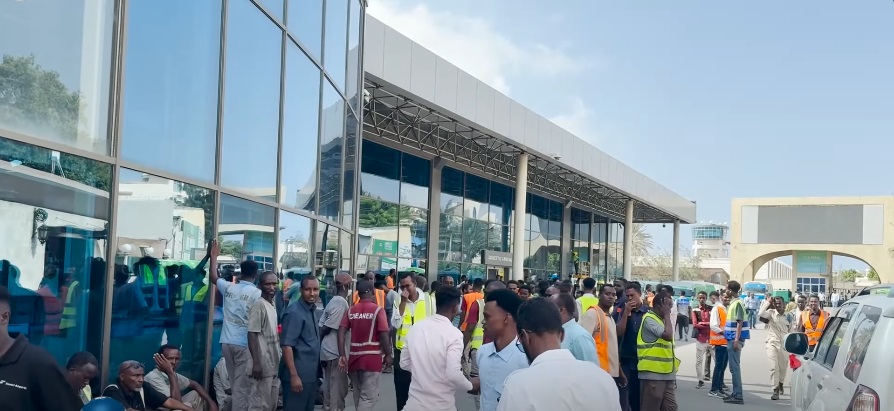 Shaqaalaha Garoonka Aadan Cadde.jpg